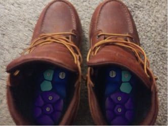 Reviewer photo comparing Akusoli insole size before trimming to fit their shoe